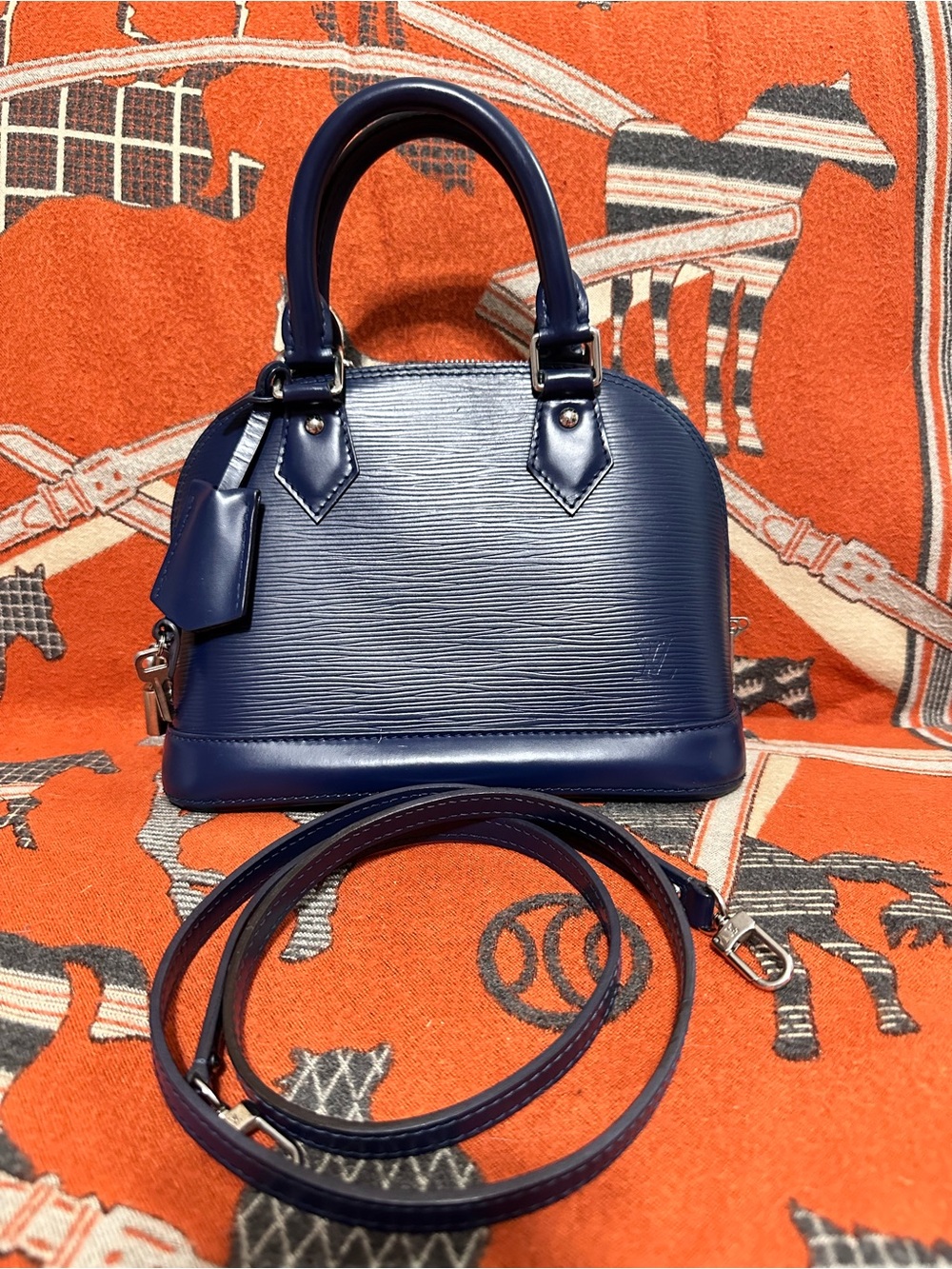 LOUIS VUITTON ❤️🌟FL4123 EPI ALMA BB DEEP BLUE W/ LONG STRAP, LOCK&KEYS⭐️